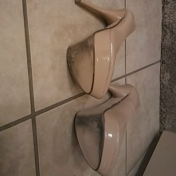 Heels - Picture 4 of 4